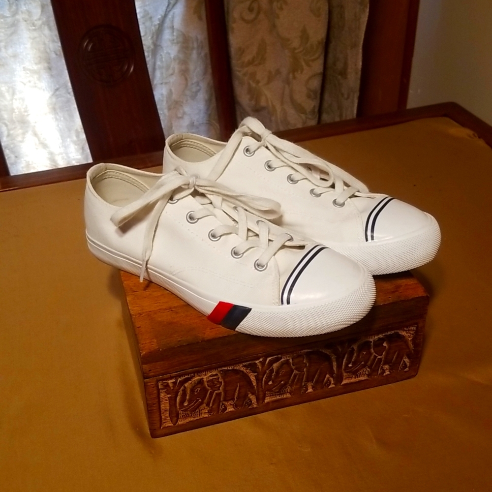 These old school Pro Keds, size 7, are one size too big for me.